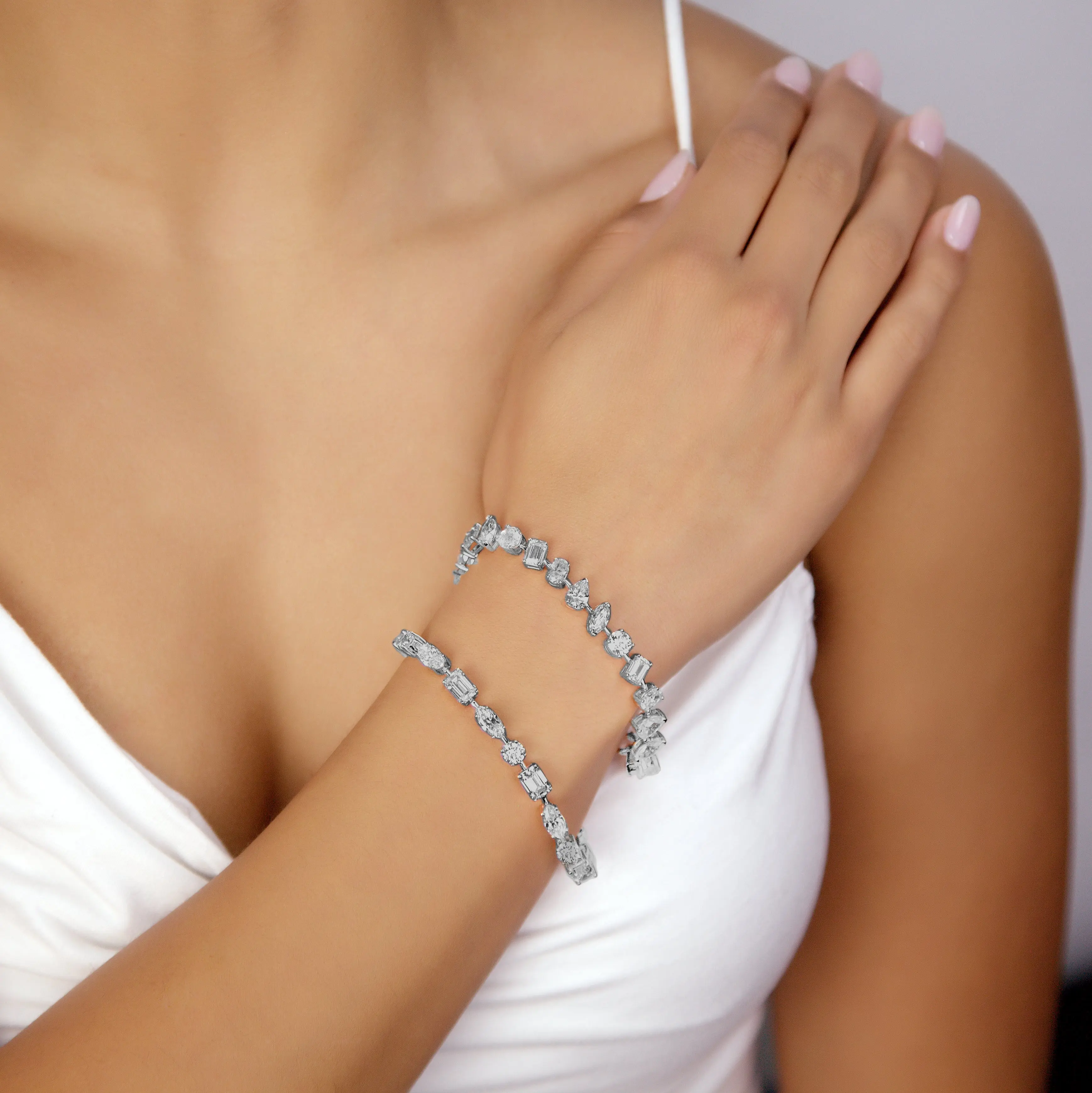 14 Carat Multi Shaped Modern Bracelet - Image 3